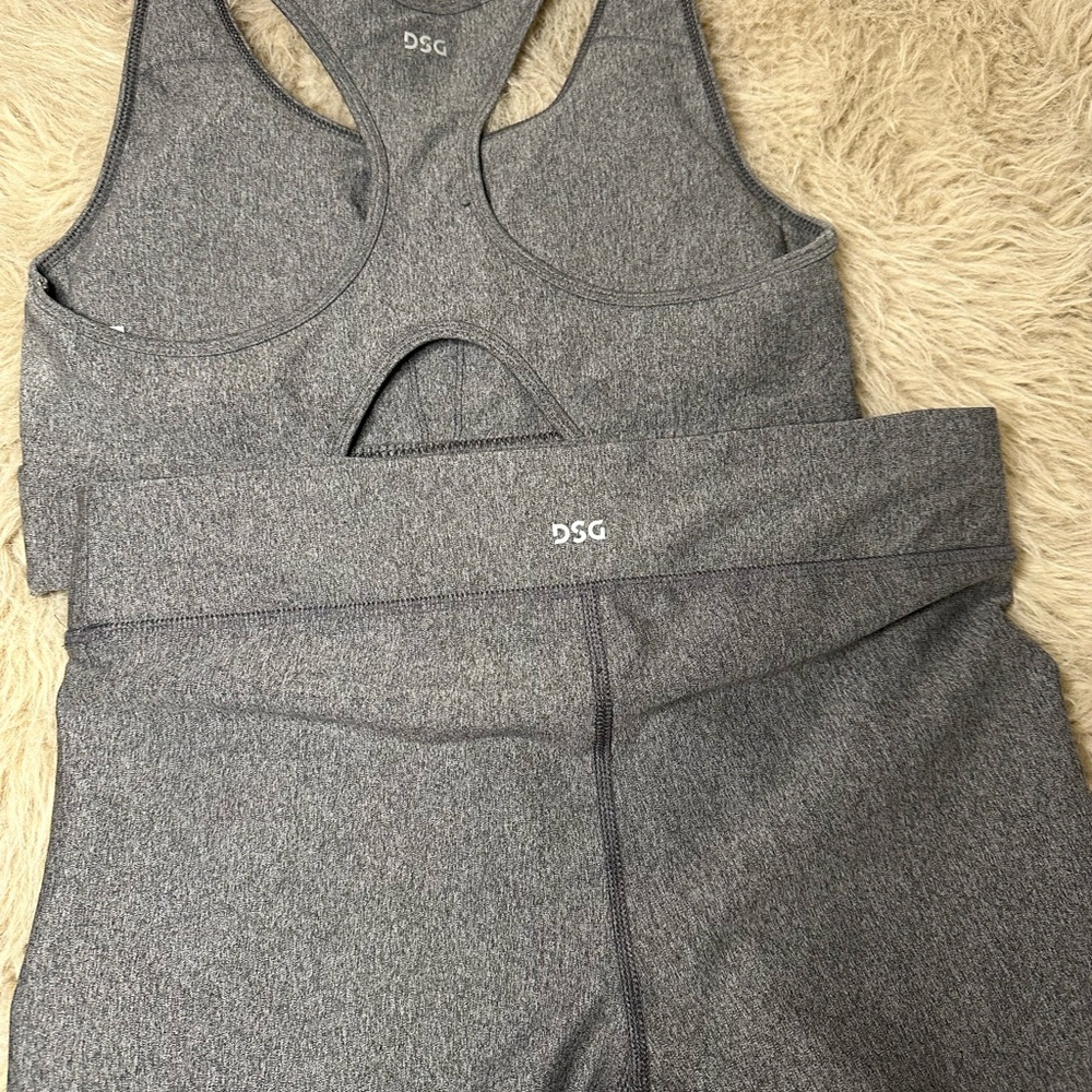 DSG Heather Gray Racerback Sports Bra & compression shorts• 🌚